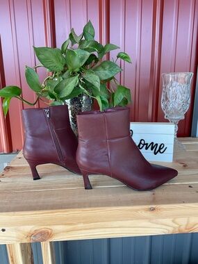 Madden Girl maroon ankle boots. Size 9.5